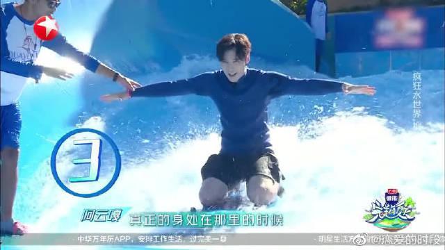 逃离废弃的卡车场